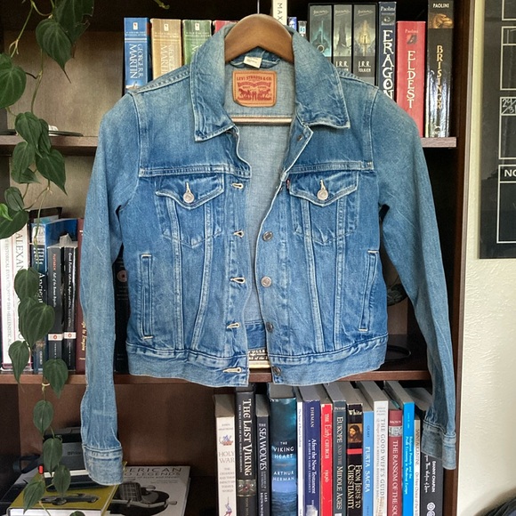 Levi's Jackets & Blazers - Levi’s distressed denim jacket